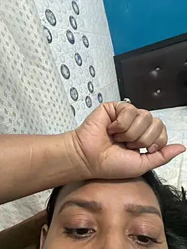 Snapshot of heenashai chatting on November 10, 2025, 6:13 pm heenashai online show from November 10, 2025, 6:13 pm