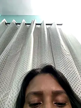 Snapshot of heenashai chatting on December 18, 2025, 8:23 pm heenashai online show from December 18, 2025, 8:23 pm