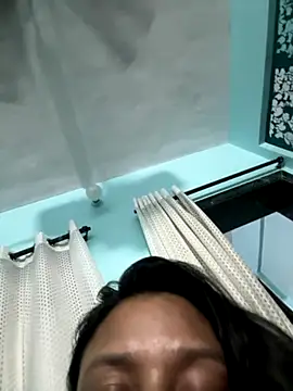 Snapshot of heenashai chatting on November 7, 2025, 1:43 am heenashai online show from November 7, 2025, 1:43 am