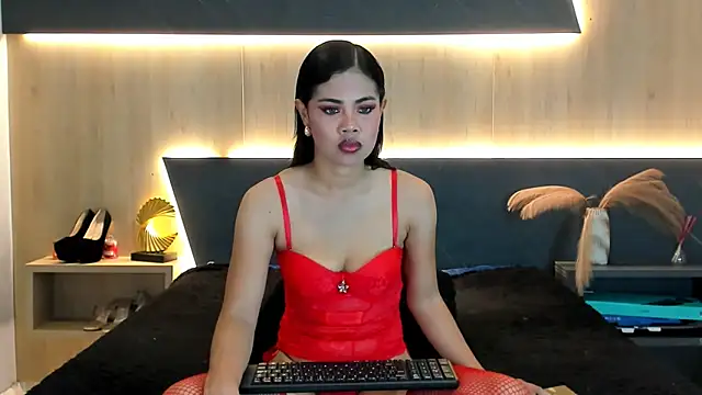 Snapshot of LorenaVarga chatting on May 17, 2026, 7:36 pm LorenaVarga online show from May 17, 2026, 7:36 pm