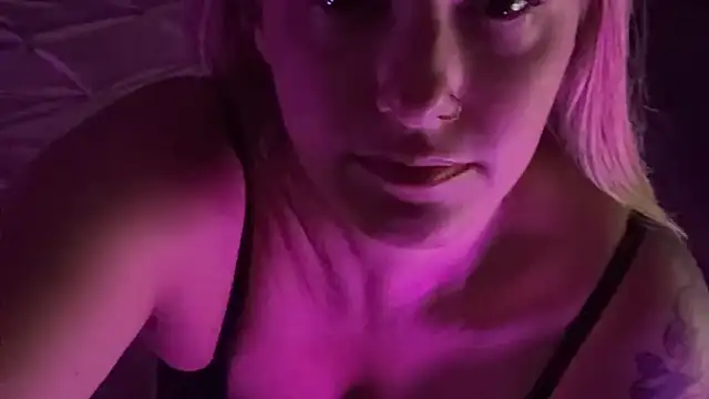 jvixen92 online show from October 20, 2025, 5:09 am