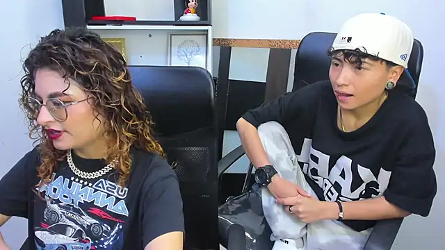 Snapshot of EmiliRouse_ chatting on November 9, 2025, 5:33 am EmiliRouse online show from November 9, 2025, 5:33 am