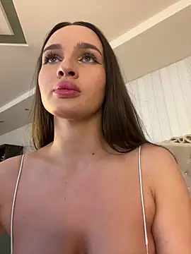 Snapshot of LillyNatty18 chatting on May 21, 2026, 10:40 pm LillyNatty18 online show from May 21, 2026, 10:40 pm