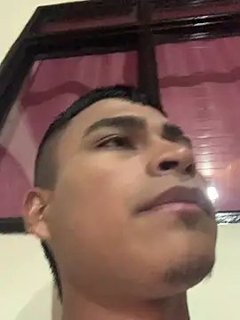Snapshot of Emiliano_Reyes chatting on April 23, 2026, 4:52 am Emiliano Reyes online show from April 23, 2026, 4:52 am