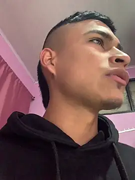 Snapshot of Emiliano_Reyes chatting on May 12, 2026, 12:41 am Emiliano Reyes online show from May 12, 2026, 12:41 am