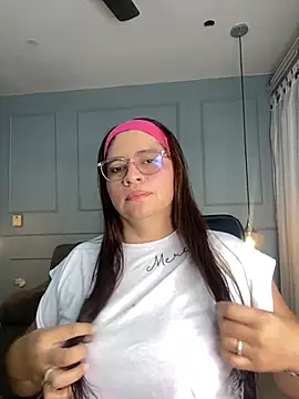 Orianabluee  online show from October 24, 2025, 3:16 am