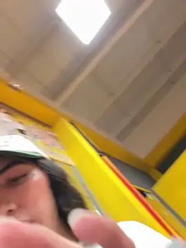 Snapshot of valeriahornier chatting on March 19, 2026, 2:33 am valeriahornier online show from March 19, 2026, 2:33 am