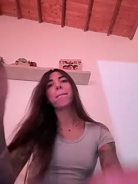 Snapshot of valeriahornier chatting on March 11, 2026, 1:10 am valeriahornier online show from March 11, 2026, 1:10 am