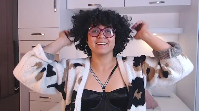 MartiRuis10 online show from November 21, 2025, 9:58 pm