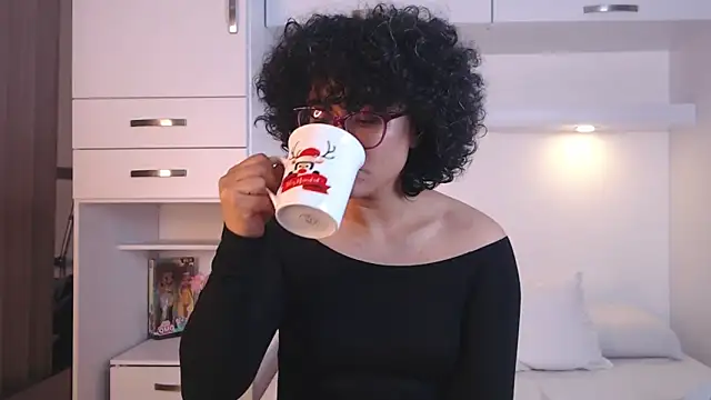 MartiRuis10 online show from October 27, 2025, 9:16 pm