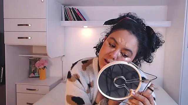 MartiRuis10 online show from November 28, 2025, 9:37 pm