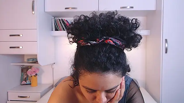 MartiRuis10 online show from December 1, 2025, 11:49 pm