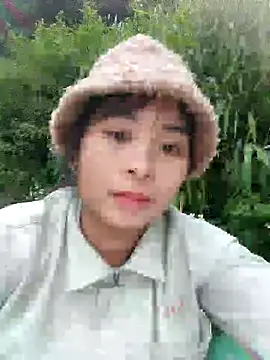 Squirrel-Pear online show from November 3, 2025, 10:19 am