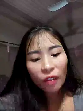 Squirrel-Pear online show from November 4, 2025, 2:54 pm