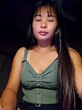 Squirrel-Pear online show from October 18, 2025, 9:17 pm