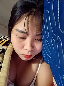 Squirrel-Pear online show from December 5, 2025, 12:59 pm