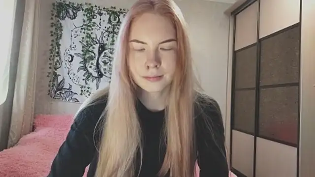 VETT KITTY online show from November 23, 2025, 6:12 am