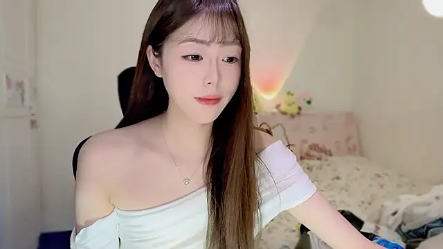 Onecutelittle online show from November 25, 2025, 1:06 am