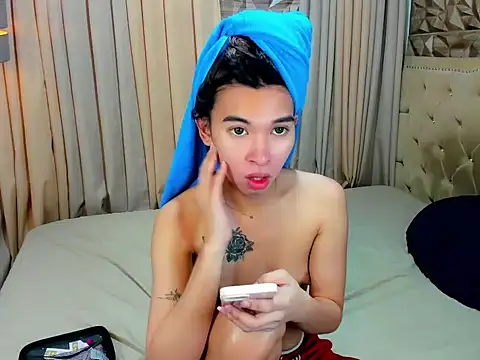 Snapshot of hardcocktwink chatting on April 19, 2026, 5:08 am hardcocktwink online show from April 19, 2026, 5:08 am