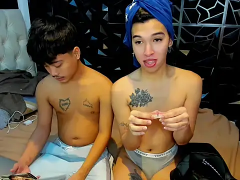 Snapshot of hardcocktwink chatting on May 25, 2026, 5:33 pm hardcocktwink online show from May 25, 2026, 5:33 pm