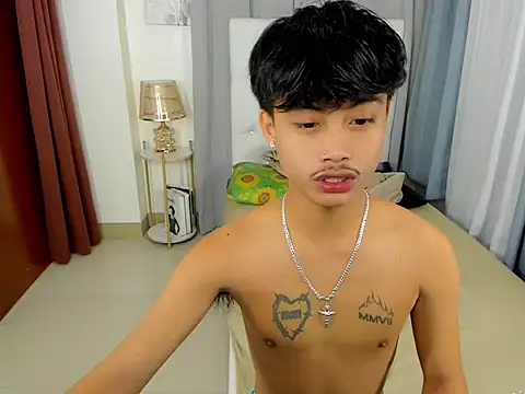 hardcocktwink online show from November 12, 2025, 4:33 pm