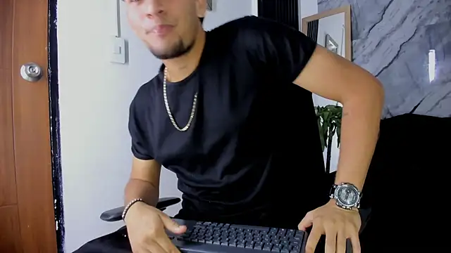 Alan-Smith1 online show from November 26, 2025, 8:09 pm