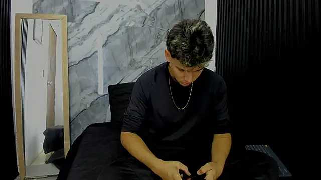 Alan-Smith1 online show from November 19, 2025, 7:25 pm