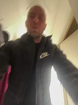 Rotteei1 online show from March 29, 2026, 9:44 am