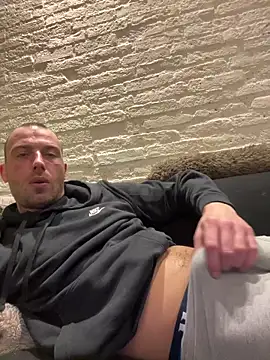 Rotteei1 online show from February 6, 2026, 6:26 pm