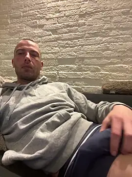 Rotteei1 online show from March 11, 2026, 9:36 am