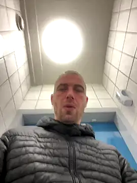 Rotteei1 online show from December 15, 2025, 8:53 am