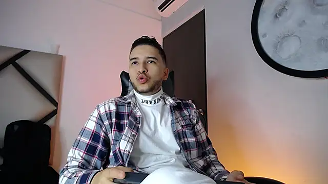 mike 257 online show from December 4, 2025, 11:42 am