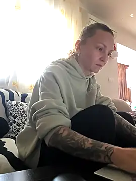 Snapshot of alythea chatting on February 2, 2026, 11:42 am alythea online show from February 2, 2026, 11:42 am