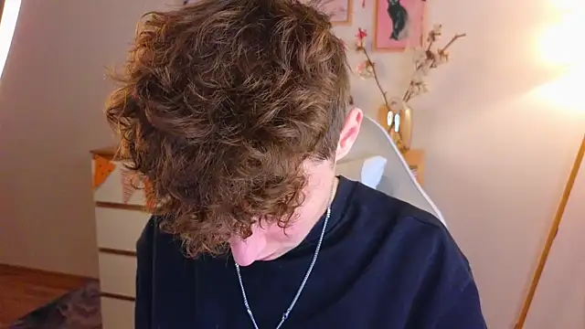 Snapshot of crisp1n chatting on November 11, 2025, 3:07 pm crisp1n online show from November 11, 2025, 3:07 pm