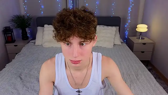 Snapshot of crisp1n chatting on November 15, 2025, 9:30 pm crisp1n online show from November 15, 2025, 9:30 pm