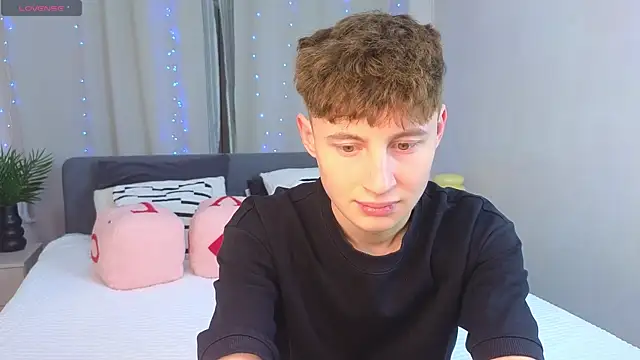 Snapshot of crisp1n chatting on November 27, 2025, 2:50 pm crisp1n online show from November 27, 2025, 2:50 pm