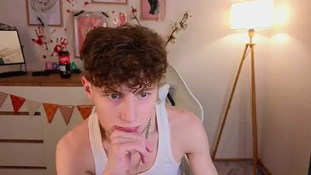 Snapshot of crisp1n chatting on October 24, 2025, 2:49 pm crisp1n online show from October 24, 2025, 2:49 pm