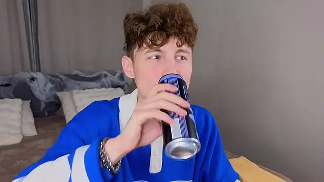 Snapshot of crisp1n chatting on November 5, 2025, 3:04 pm crisp1n online show from November 5, 2025, 3:04 pm