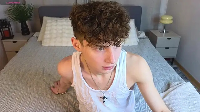 Snapshot of crisp1n chatting on November 12, 2025, 3:05 pm crisp1n online show from November 12, 2025, 3:05 pm