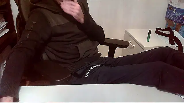 Snapshot of topg84 chatting on November 18, 2025, 5:38 pm topg84 online show from November 18, 2025, 5:38 pm