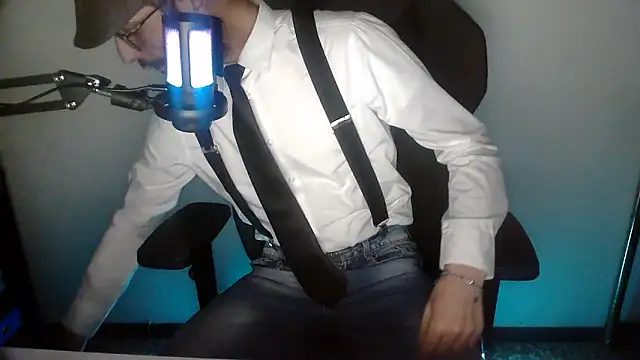 Snapshot of topg84 chatting on April 8, 2026, 5:14 pm topg84 online show from April 8, 2026, 5:14 pm