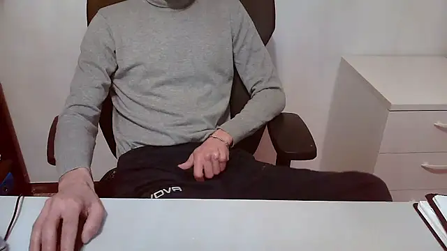 Snapshot of topg84 chatting on March 13, 2026, 6:24 pm topg84 online show from March 13, 2026, 6:24 pm