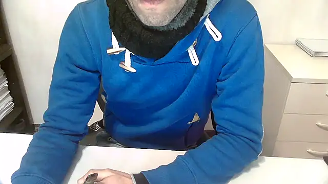 Snapshot of topg84 chatting on December 15, 2025, 5:41 pm topg84 online show from December 15, 2025, 5:41 pm