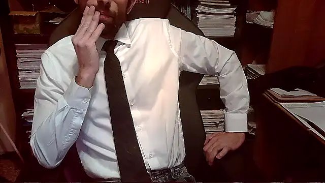 Snapshot of topg84 chatting on October 29, 2025, 5:34 pm topg84 online show from October 29, 2025, 5:34 pm