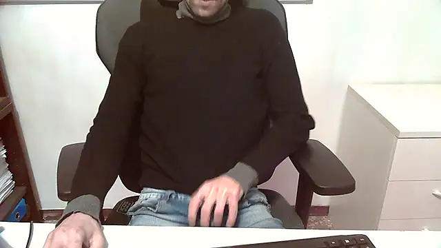 Snapshot of topg84 chatting on March 9, 2026, 6:33 pm topg84 online show from March 9, 2026, 6:33 pm