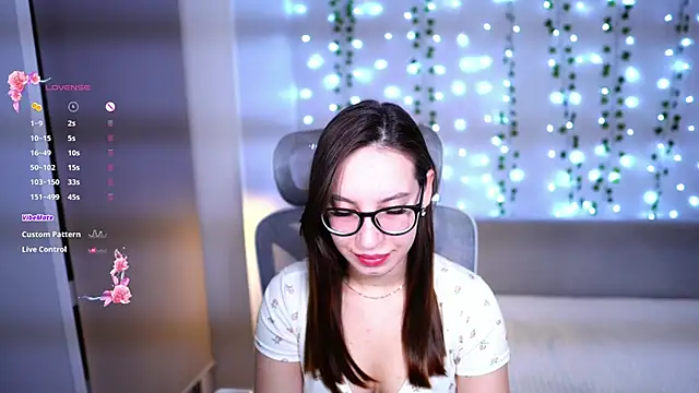 Snapshot of WhyEmmyCry chatting on December 22, 2025, 5:29 am WhyEmmyCry online show from December 22, 2025, 5:29 am