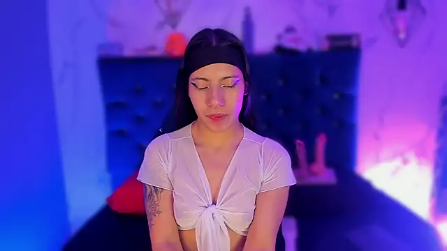 Dakotaa Johnson online show from November 13, 2025, 8:46 pm