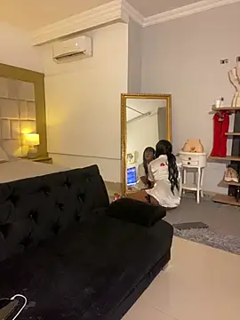 Snapshot of IsabellaDarrell_ts chatting on January 9, 2026, 11:17 am IsabellaDarrell ts online show from January 9, 2026, 11:17 am