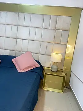 Snapshot of IsabellaDarrell_ts chatting on February 5, 2026, 12:45 pm IsabellaDarrell ts online show from February 5, 2026, 12:45 pm