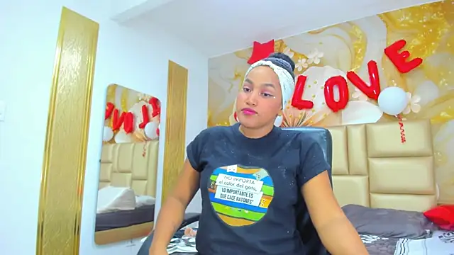 Snapshot of NahomiWalker_ chatting on February 16, 2026, 7:45 pm NahomiWalker online show from February 16, 2026, 7:45 pm